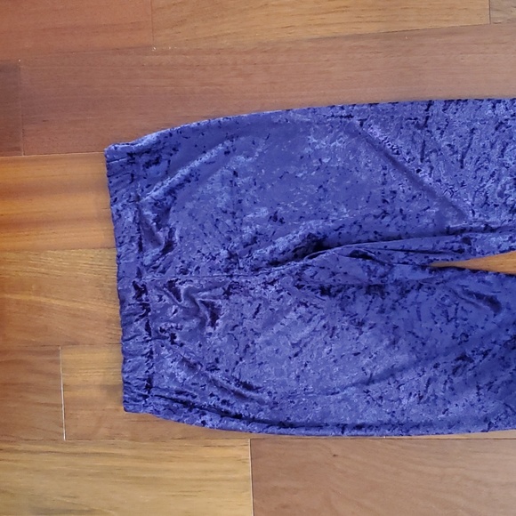 Purple crushed velvet leggings. Size XS - Picture 2 of 2